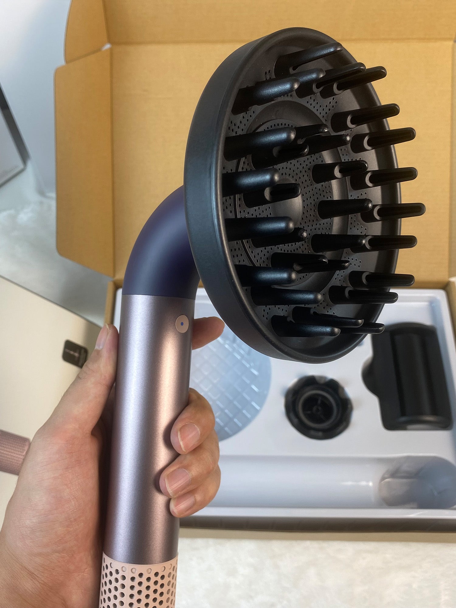 Ergonomic L-Shaped Styling Dryer – Lightweight, Powerful & Easy-Control Design